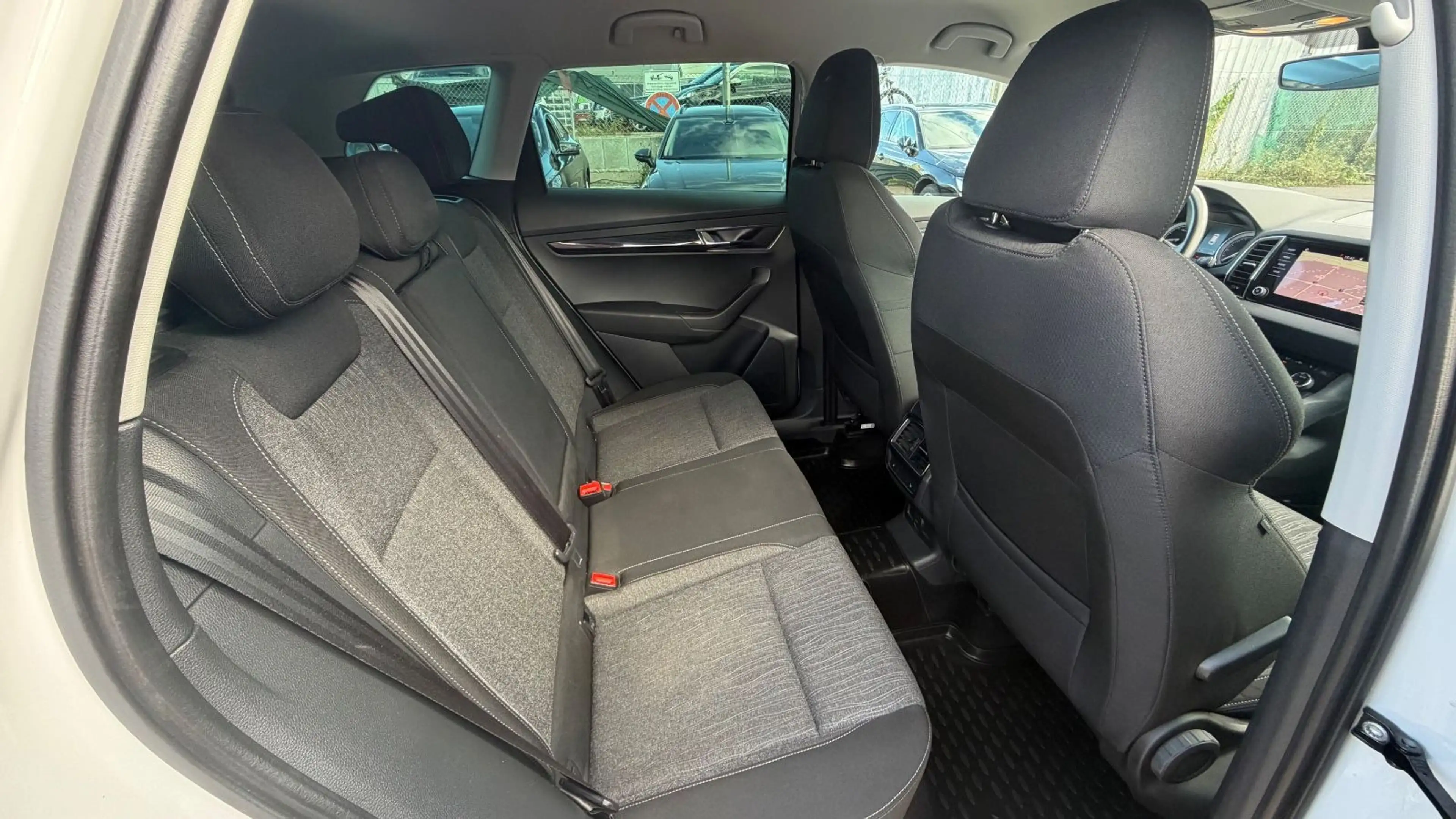 Skoda Karoq 1,5 1 Hand 81000km — photo 5