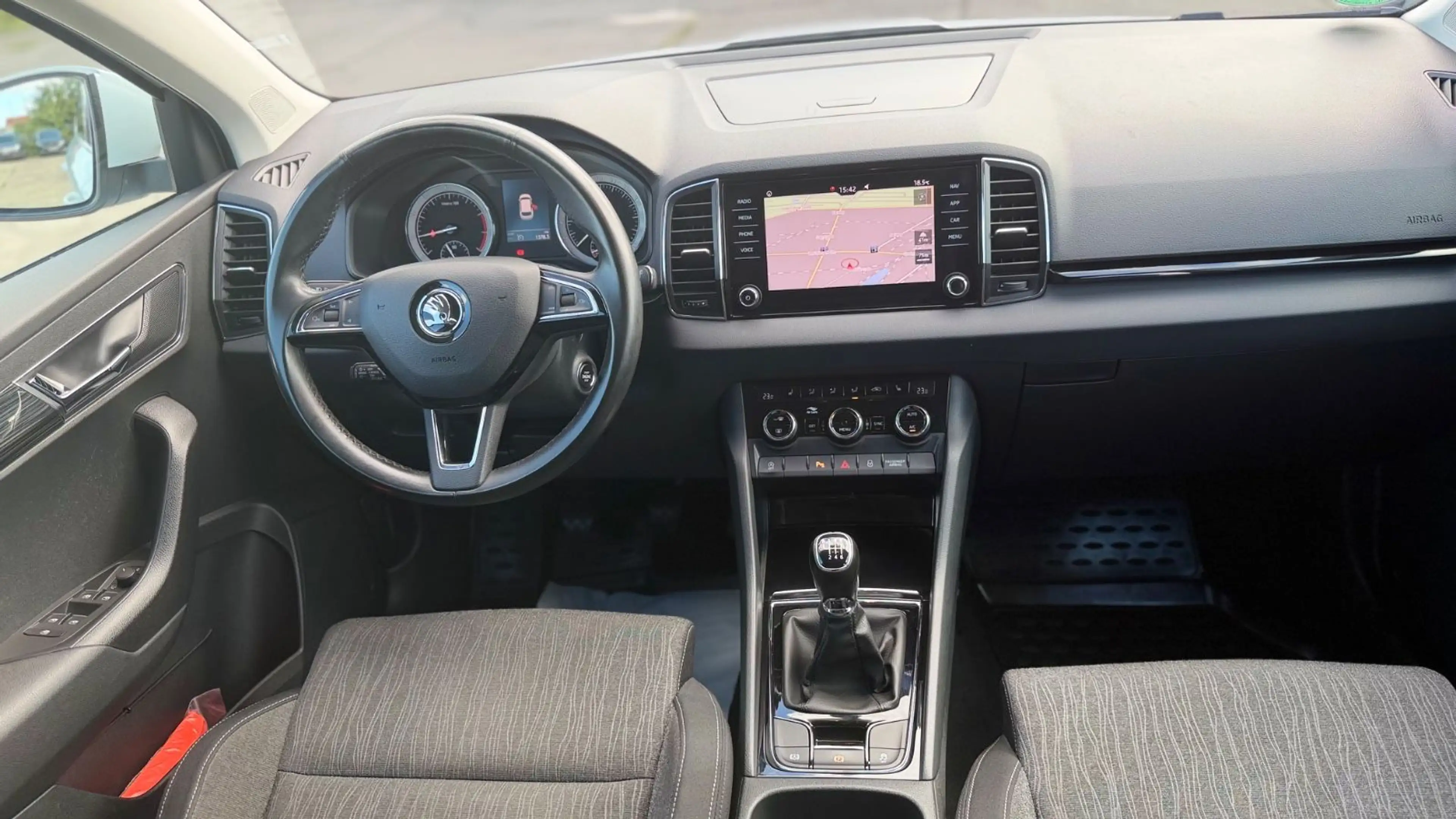 Skoda Karoq 1,5 1 Hand 81000km — photo 3