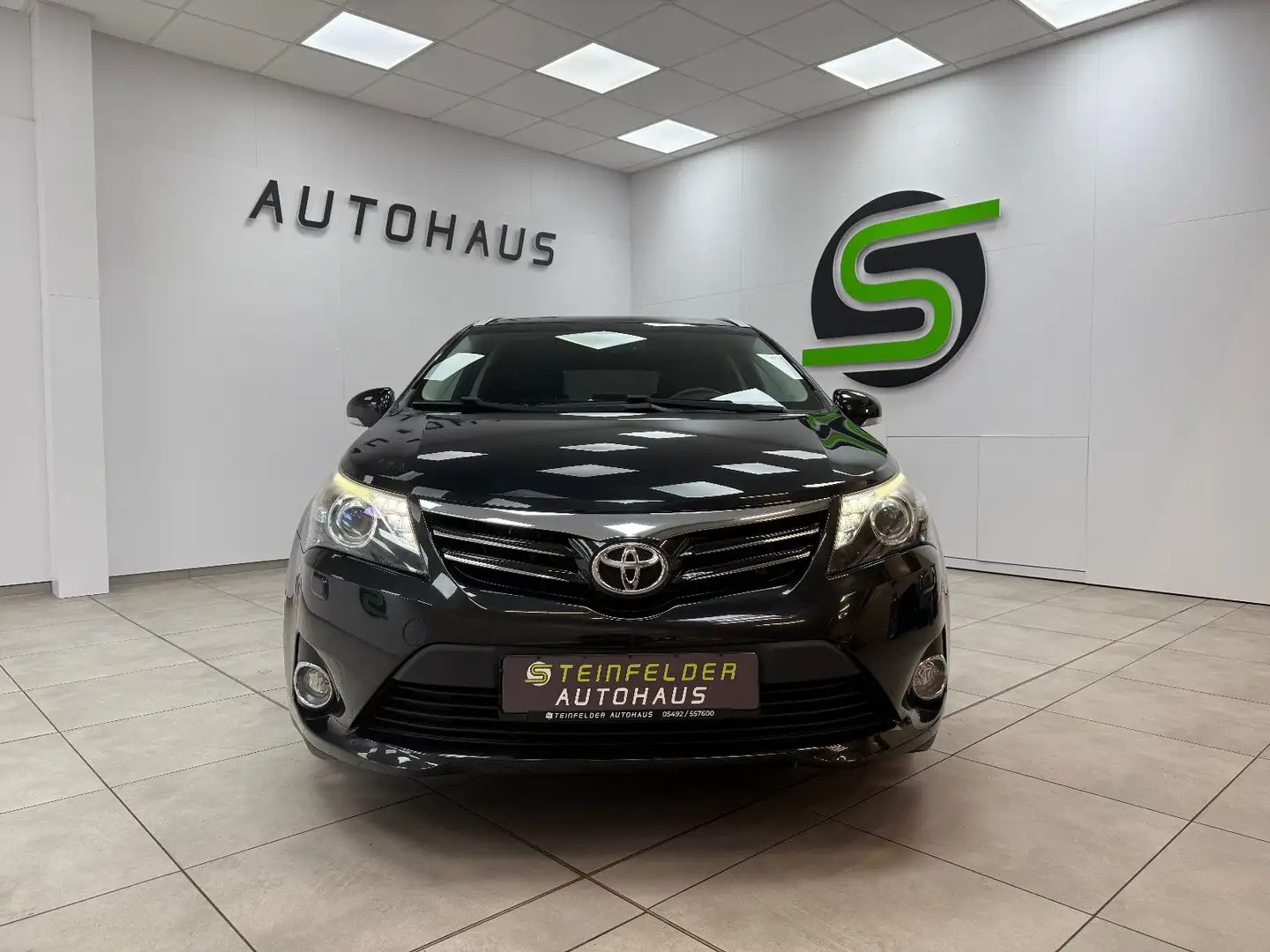 Toyota Avensis Kombi Life 1.8 AHK / TEMPOMAT / XENON Schwarz - 2