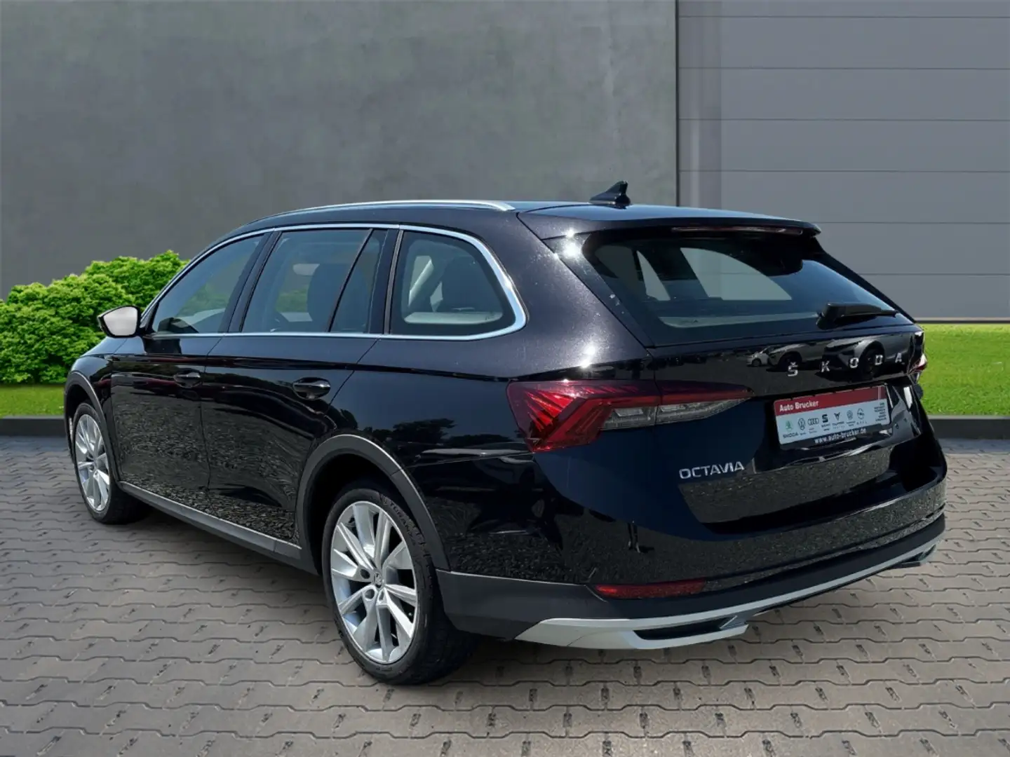 Skoda Octavia Combi Scout 1.5 TSI ACT+Anhängerkupplung+Navi+LED Czarny - 2