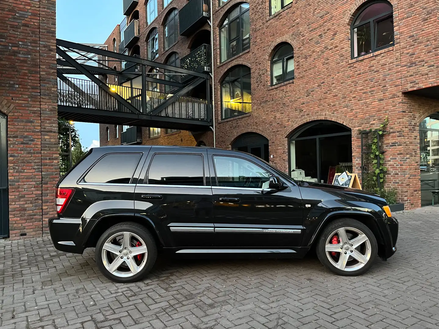 Jeep Grand Cherokee 6.1 SRT-8 Zwart - 1