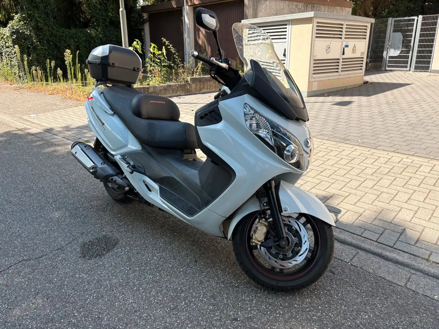 SYM Axsym 600i ABS White - 1