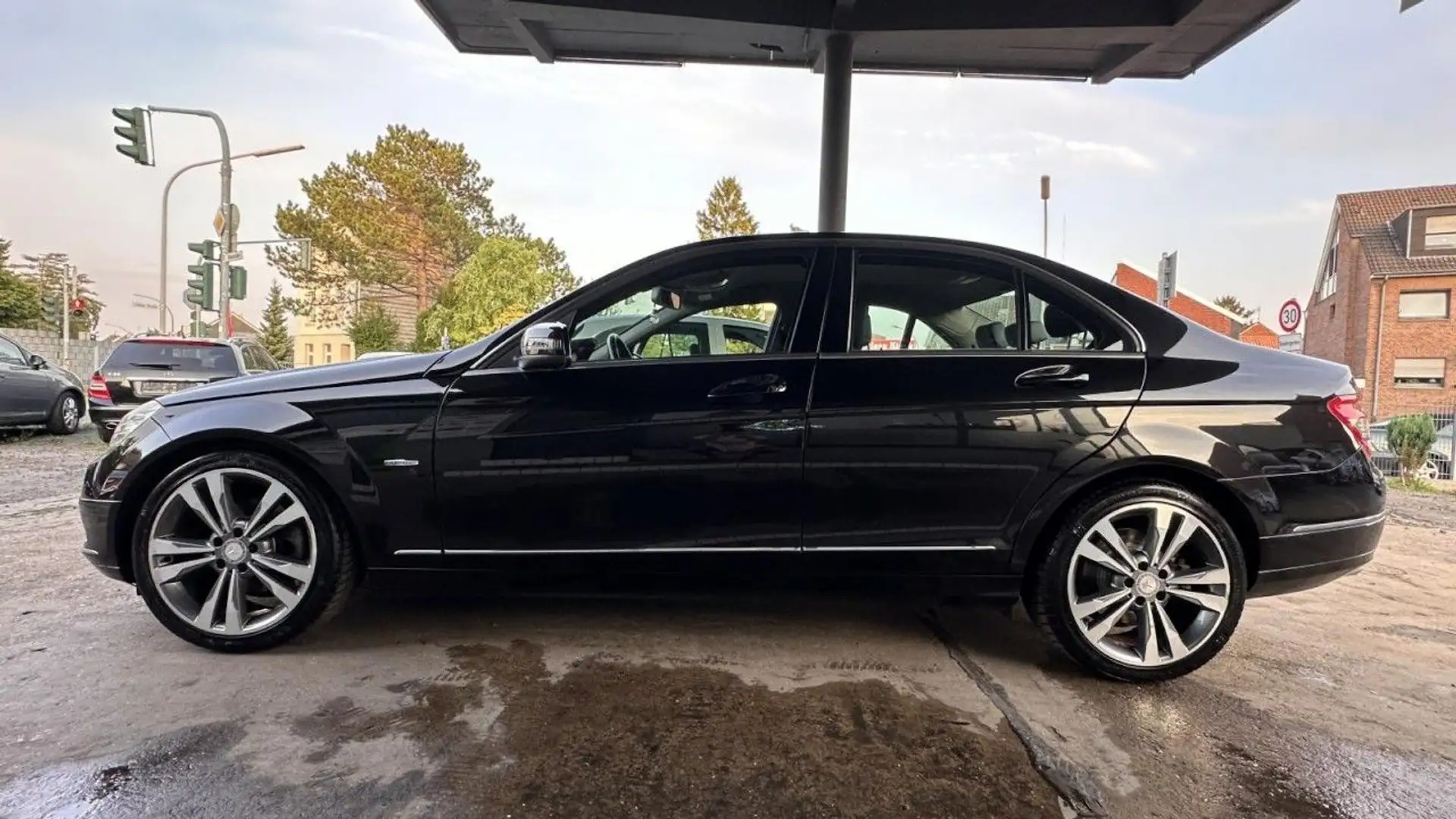 Mercedes-Benz C 250 C -Klasse Lim.C 250CDI*Tempo*Navi*Xenon*Shz*Top* Černá - 2