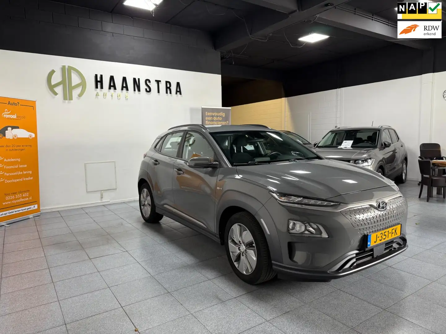 Hyundai KONA EV Comfort 39 kWh 50152 KM 1e Eig , Apple-Carplay Grijs - 1