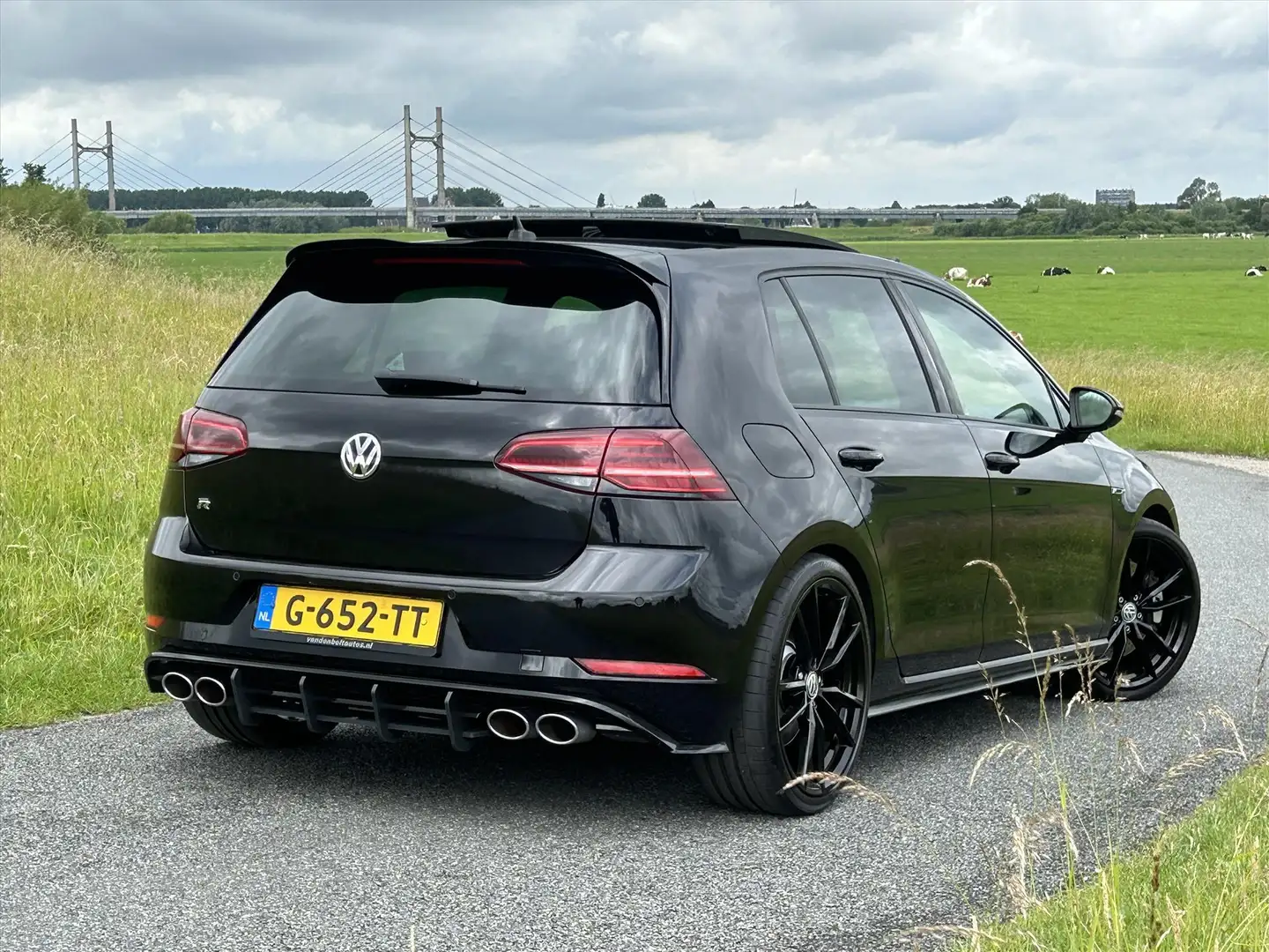 Volkswagen Golf Vii Golf 7.5 2.0 TSI R 310PK 4Motion / Pano / Dyna Zwart - 2
