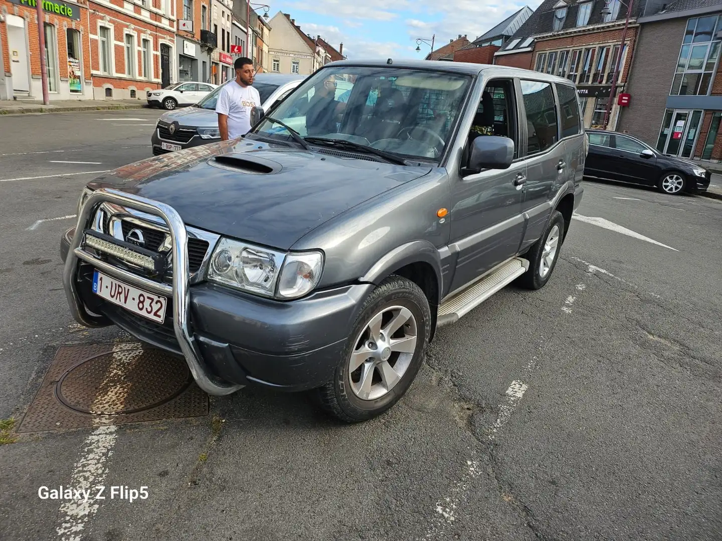 Nissan Terrano 2.7 TDi Luxe Grau - 1