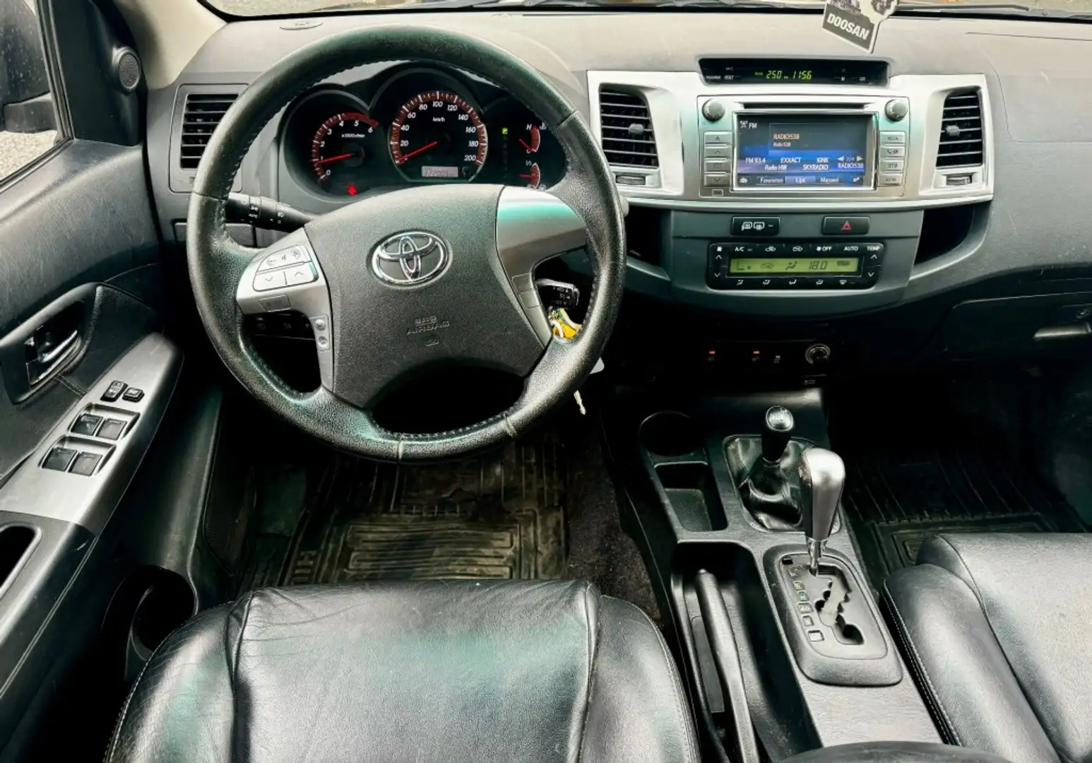 Toyota Hilux 3.0 D-4D SR DC 4WD AUT LEER 5 PERS CAMERA CLIMA AP Negru - 2