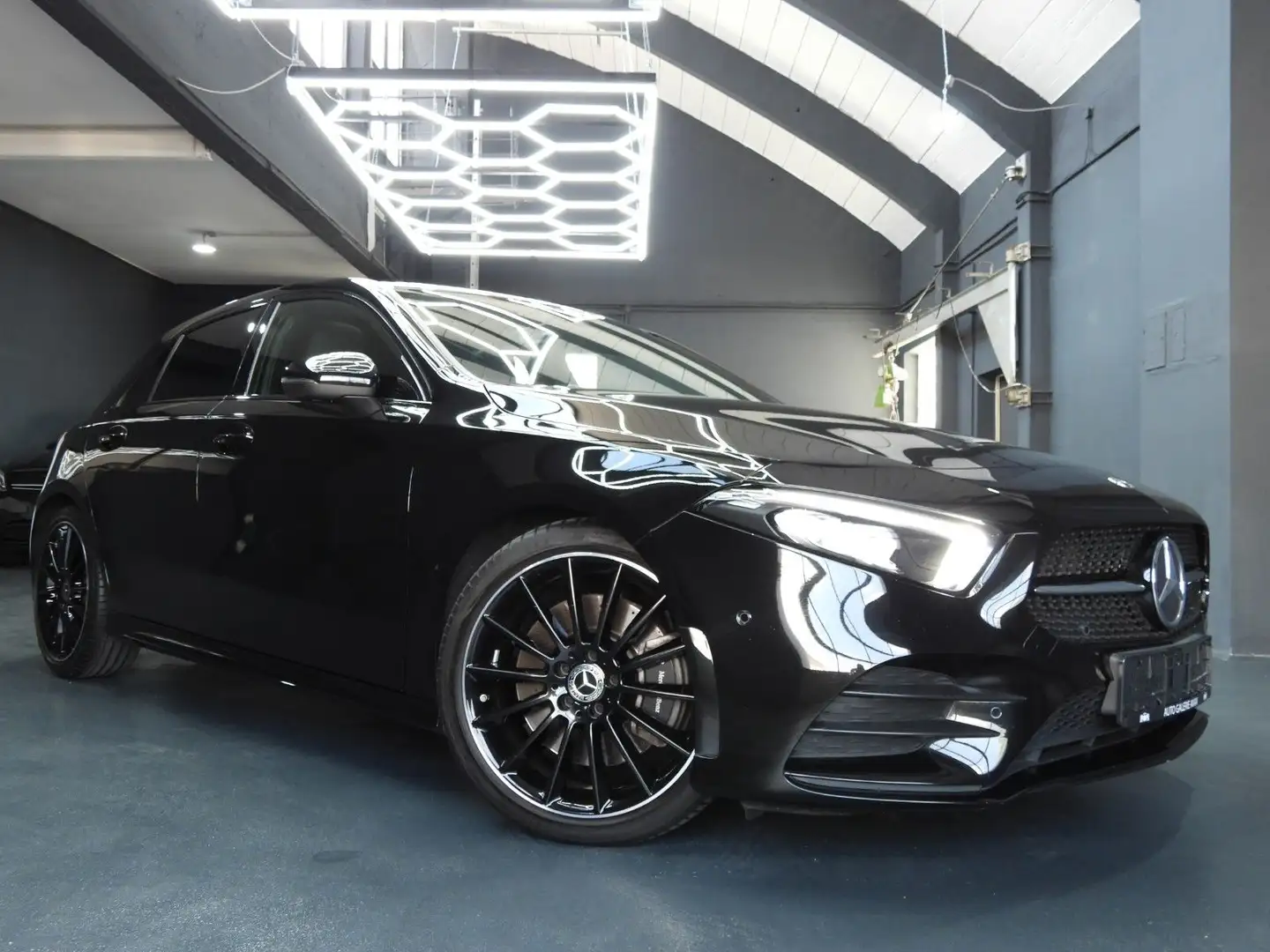 Mercedes-Benz A 250 ///AMG-LINE///NIGHT-PAKET Noir - 1