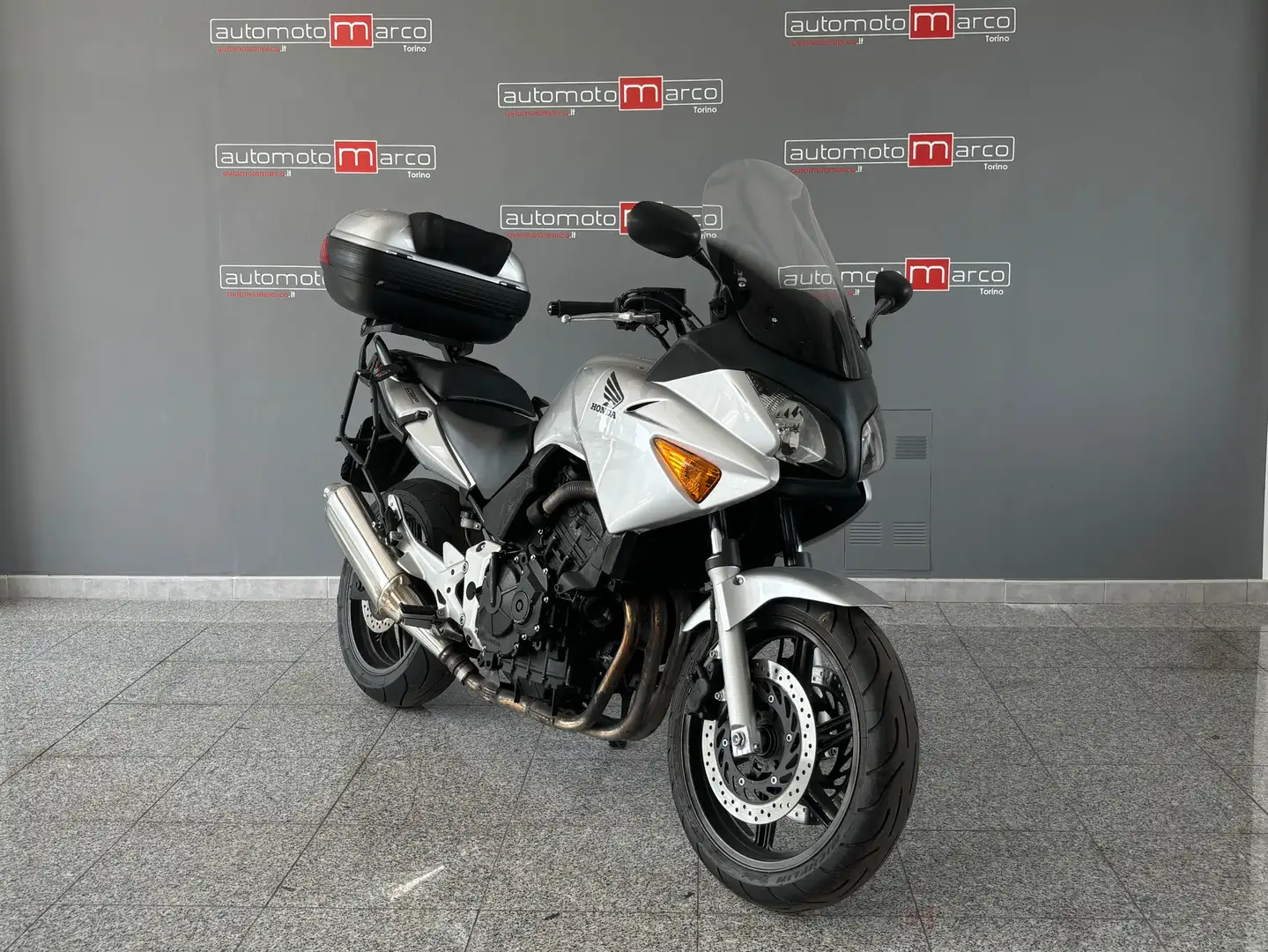 Honda CBF 600 NAKED Stříbrná - 1
