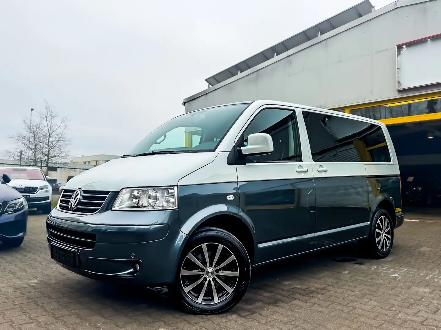 Volkswagen T5 Multivan /Highl/1.Hd/Sthzg/Leder/Navi/CarPlay/ Grau - 1