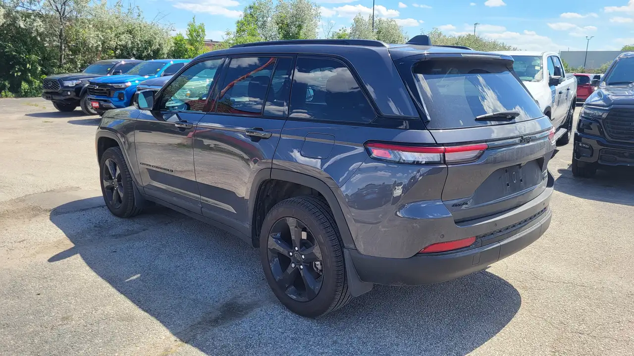 Jeep Grand Cherokee снимка Jeep Grand Cherokee