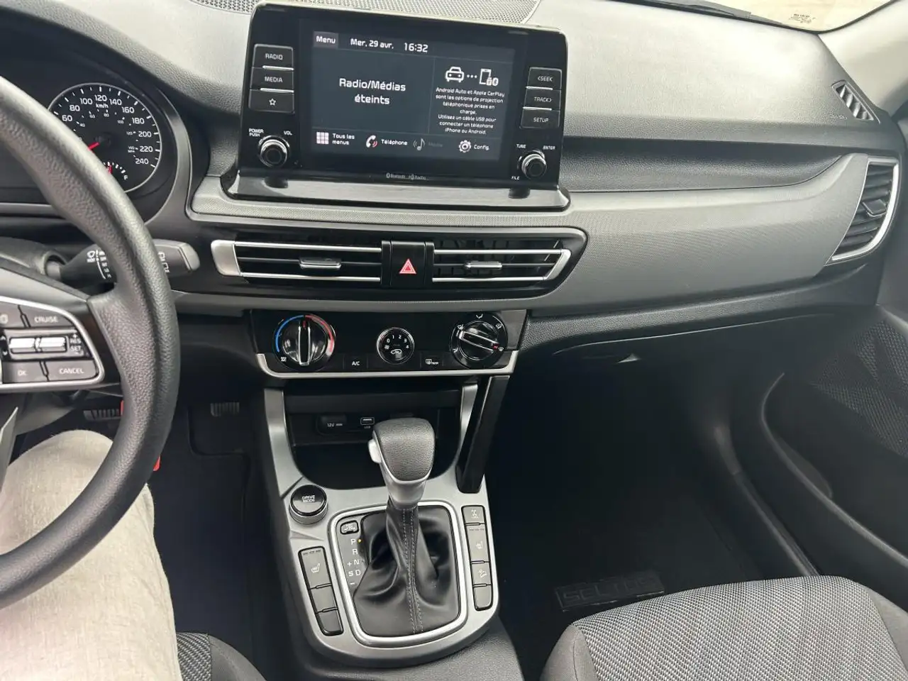 Kia Seltos снимка Kia Seltos