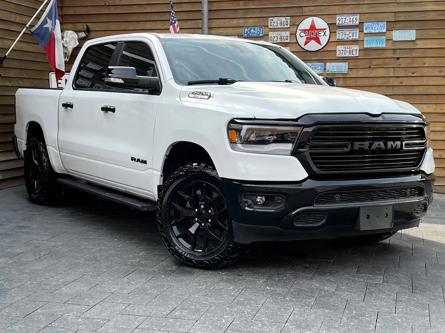 Dodge RAM 1500 5,7L Offroad 4x4 AHK CarPlay Leder LPG Blanc - 2