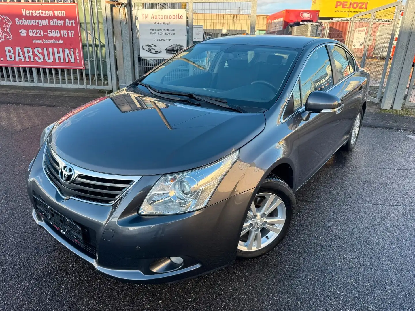 Toyota Avensis Executive Gris - 1