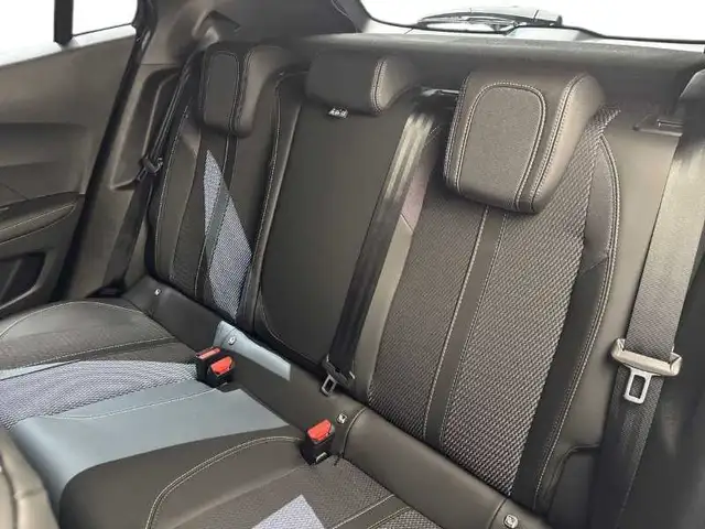 Peugeot 2008 view 9