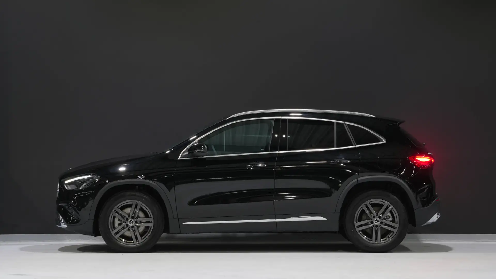 Mercedes-Benz GLA 250 GLA 250 4MATIC SUV Fekete - 2