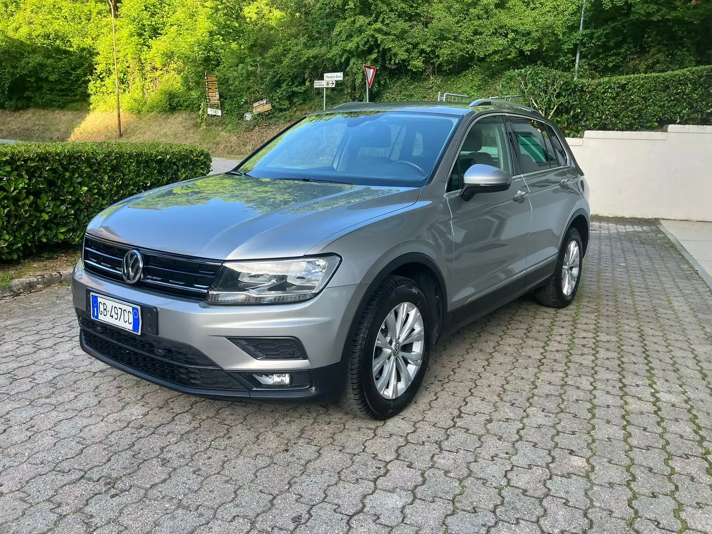 Volkswagen Tiguan Tiguan 2.0 tdi Business 4motion 150cv dsg Gris - 1