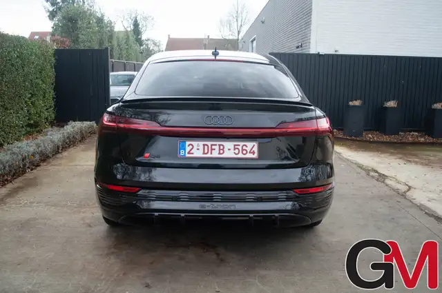 Audi Q8 E-Tron view 5