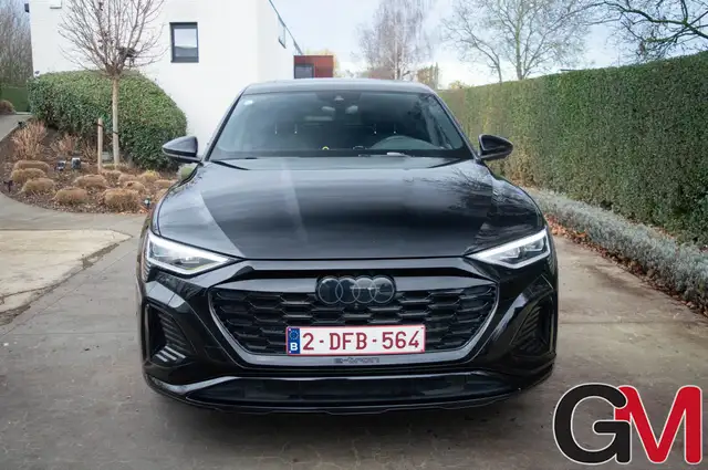 Audi Q8 E-Tron view 3