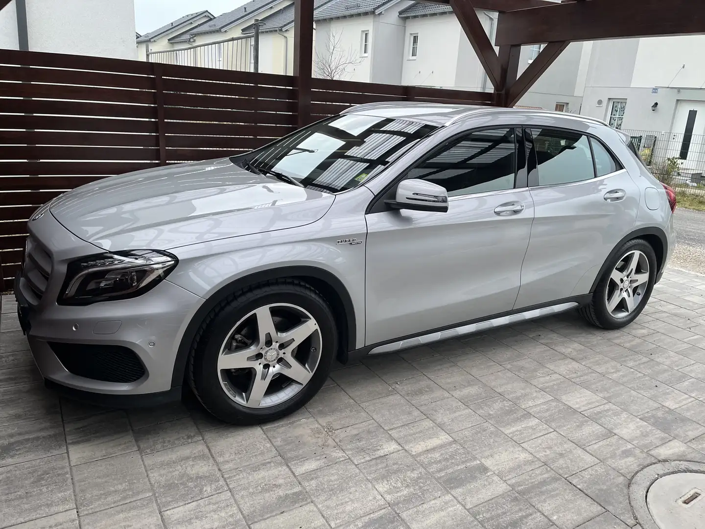 Mercedes-Benz GLA 220 CDI 4MATIC Aut. AMG Line, Standheizung, Leder, etc - 1