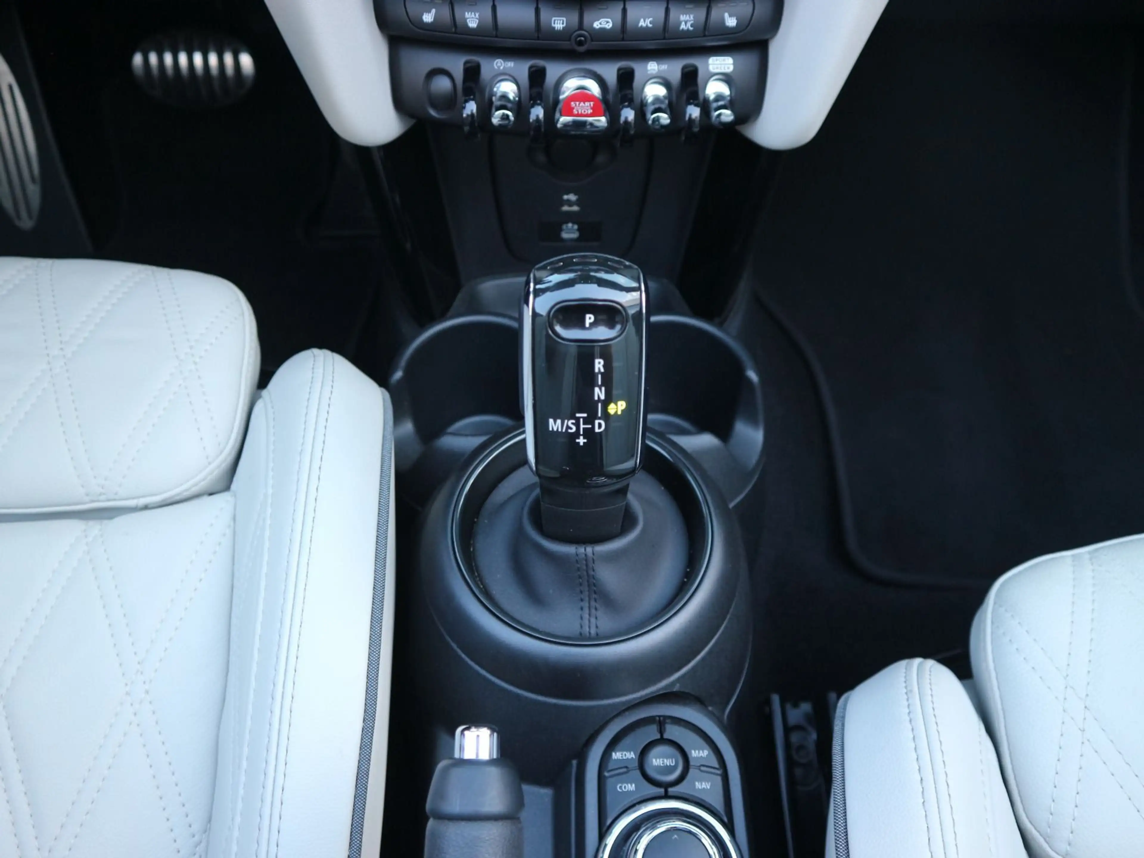 MINI Cooper Cabrio JCW Trim RFK NAVI CARPLAY — photo 14