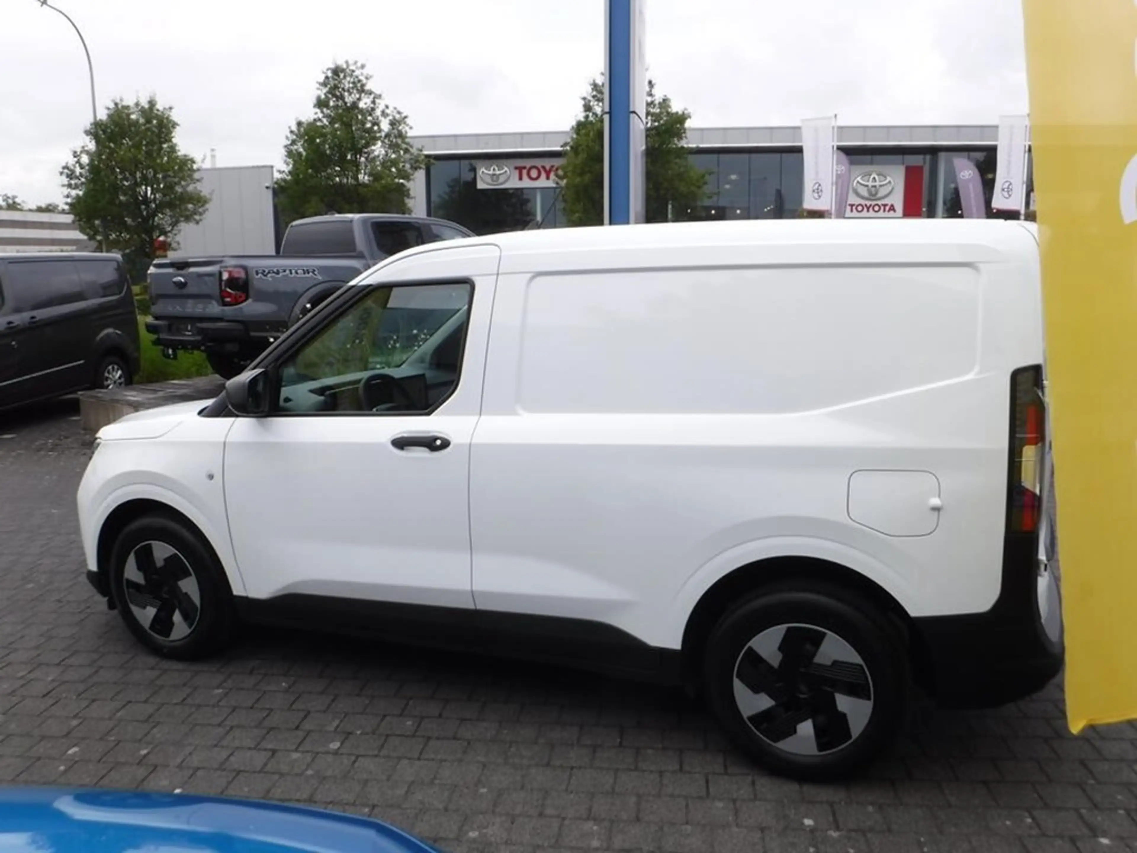 Ford Transit Courier Trend — photo 3