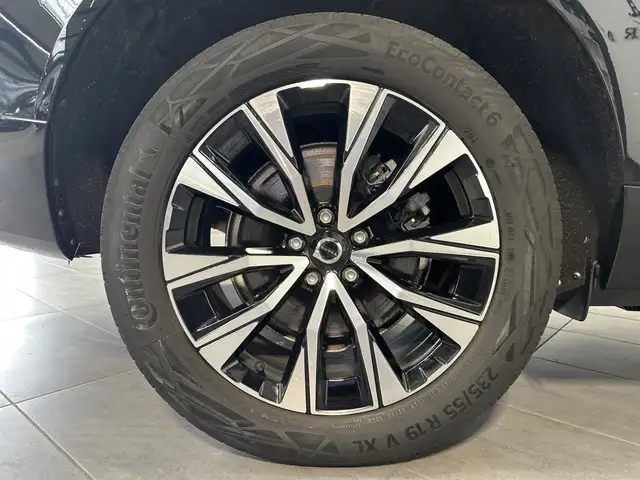 Volvo XC60 view 3