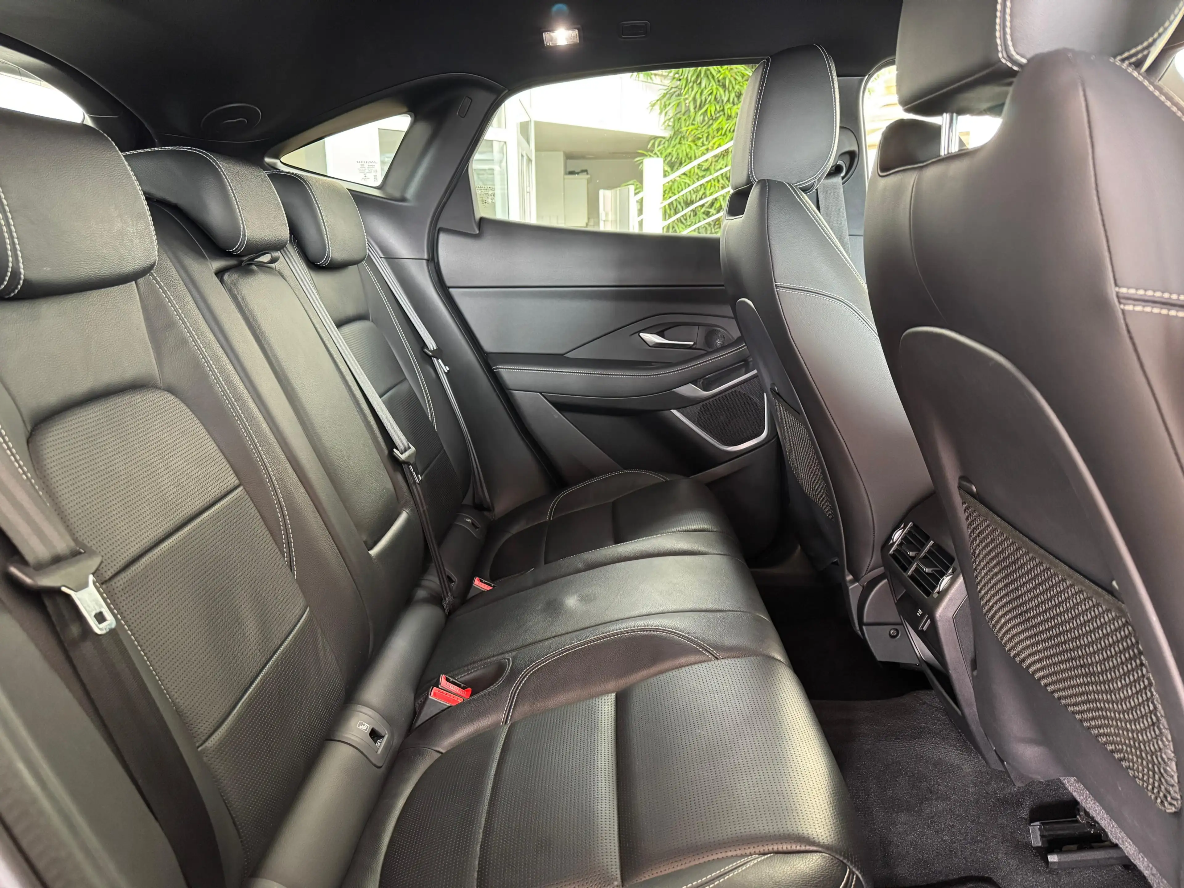 Jaguar E-Pace D 150 R-Dynamic SE AWD *KAMERA*NAVi*ACC* — photo 13