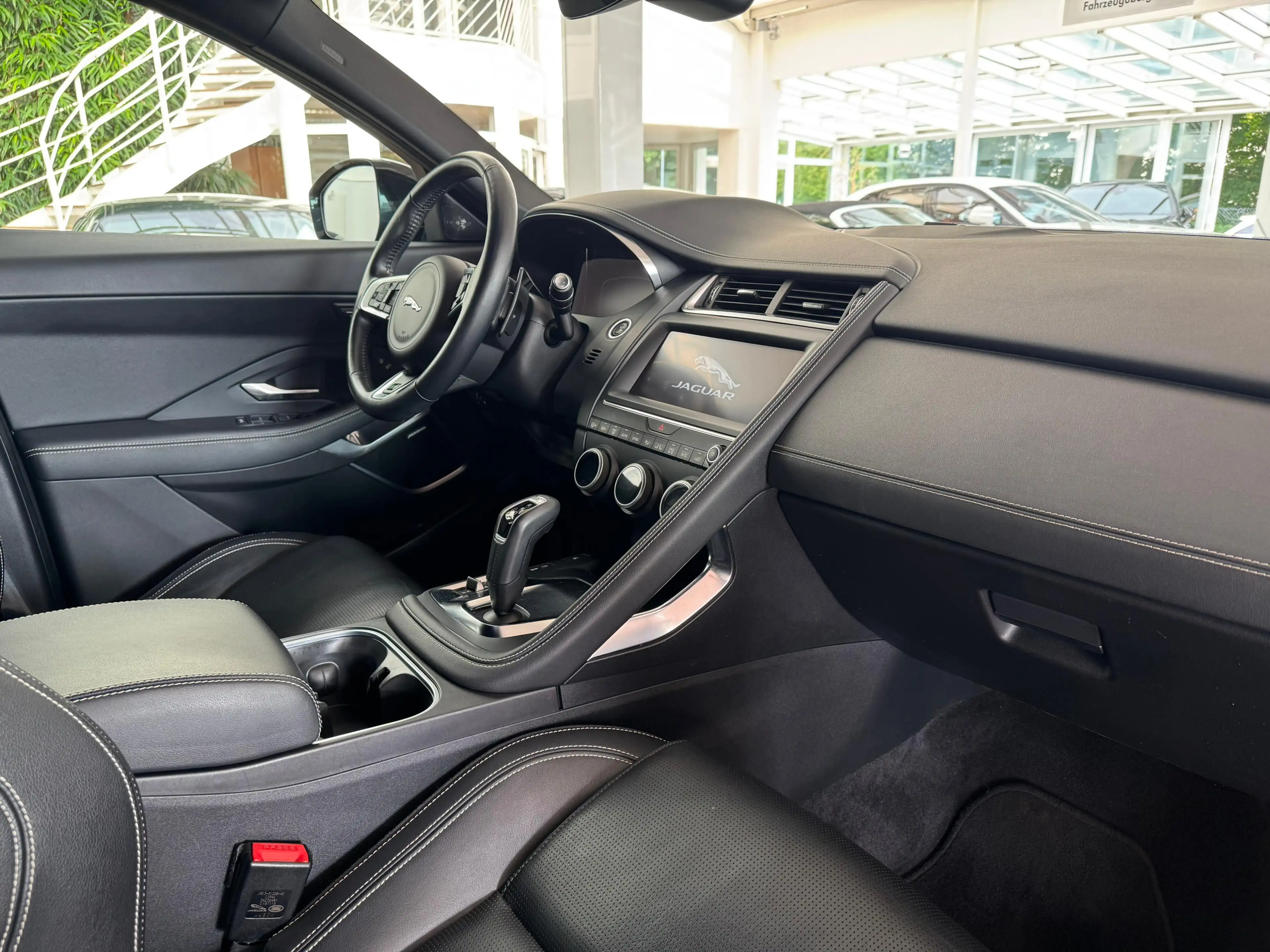 Jaguar E-Pace D 150 R-Dynamic SE AWD *KAMERA*NAVi*ACC* — photo 15