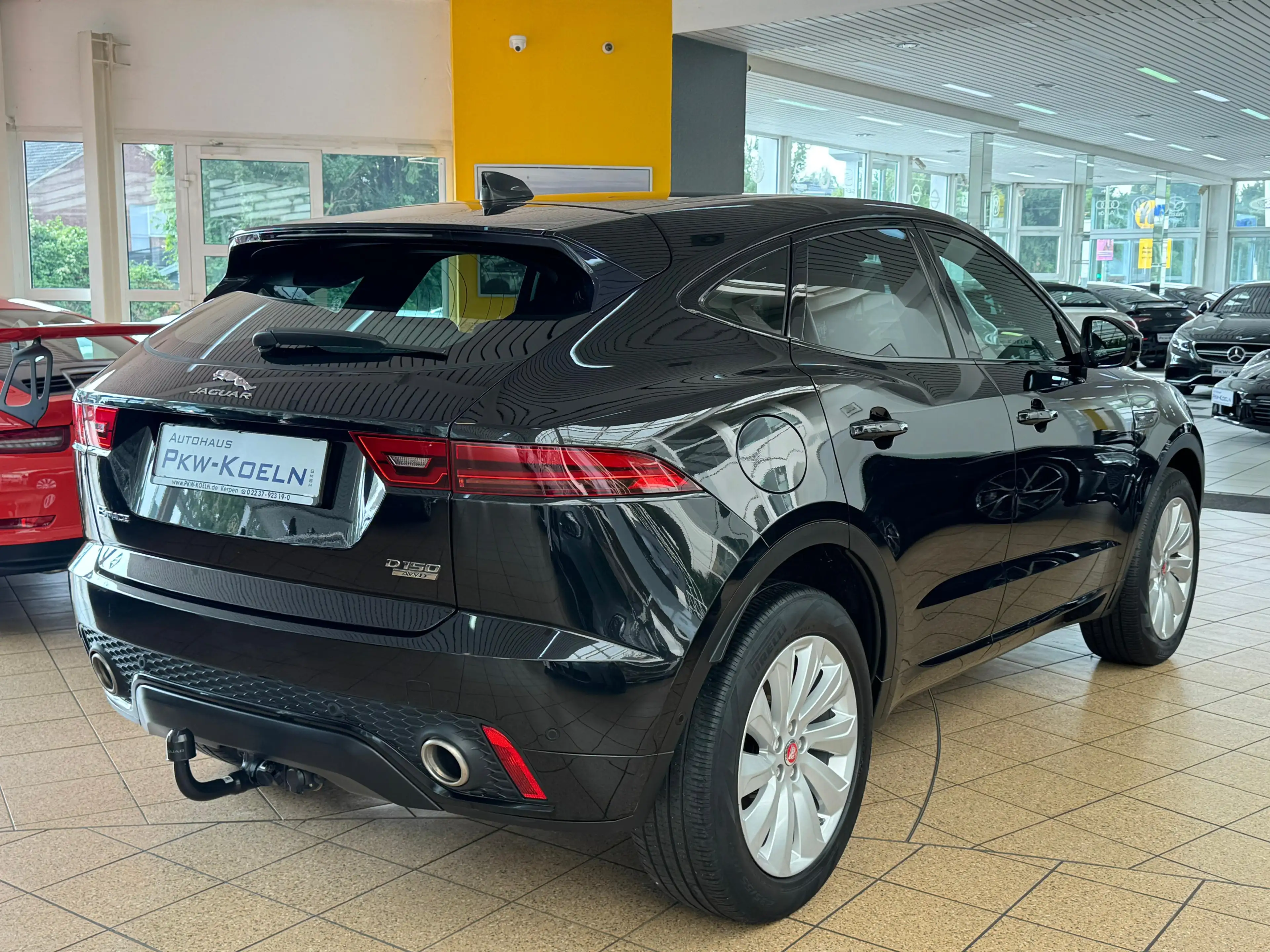 Jaguar E-Pace D 150 R-Dynamic SE AWD *KAMERA*NAVi*ACC* — photo 3