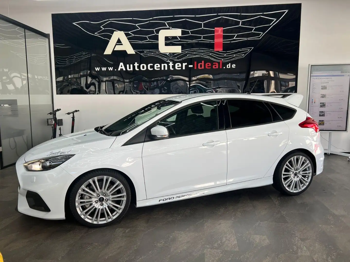 Ford Focus Lim. RS, 1.H. -TSZ, Kamera, RecaroS., SH Weiß - 2