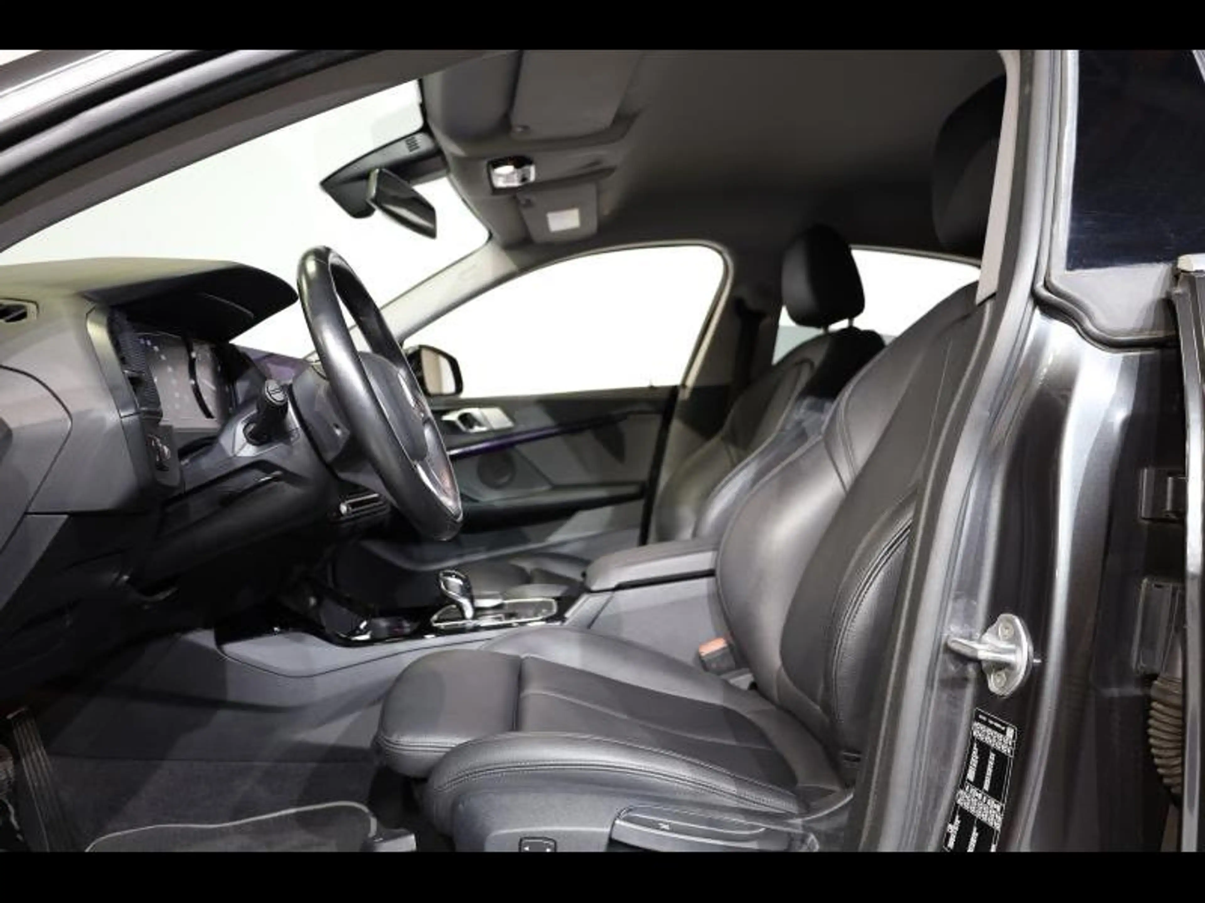 BMW 216 d Gran Coupé Sport Line — photo 9