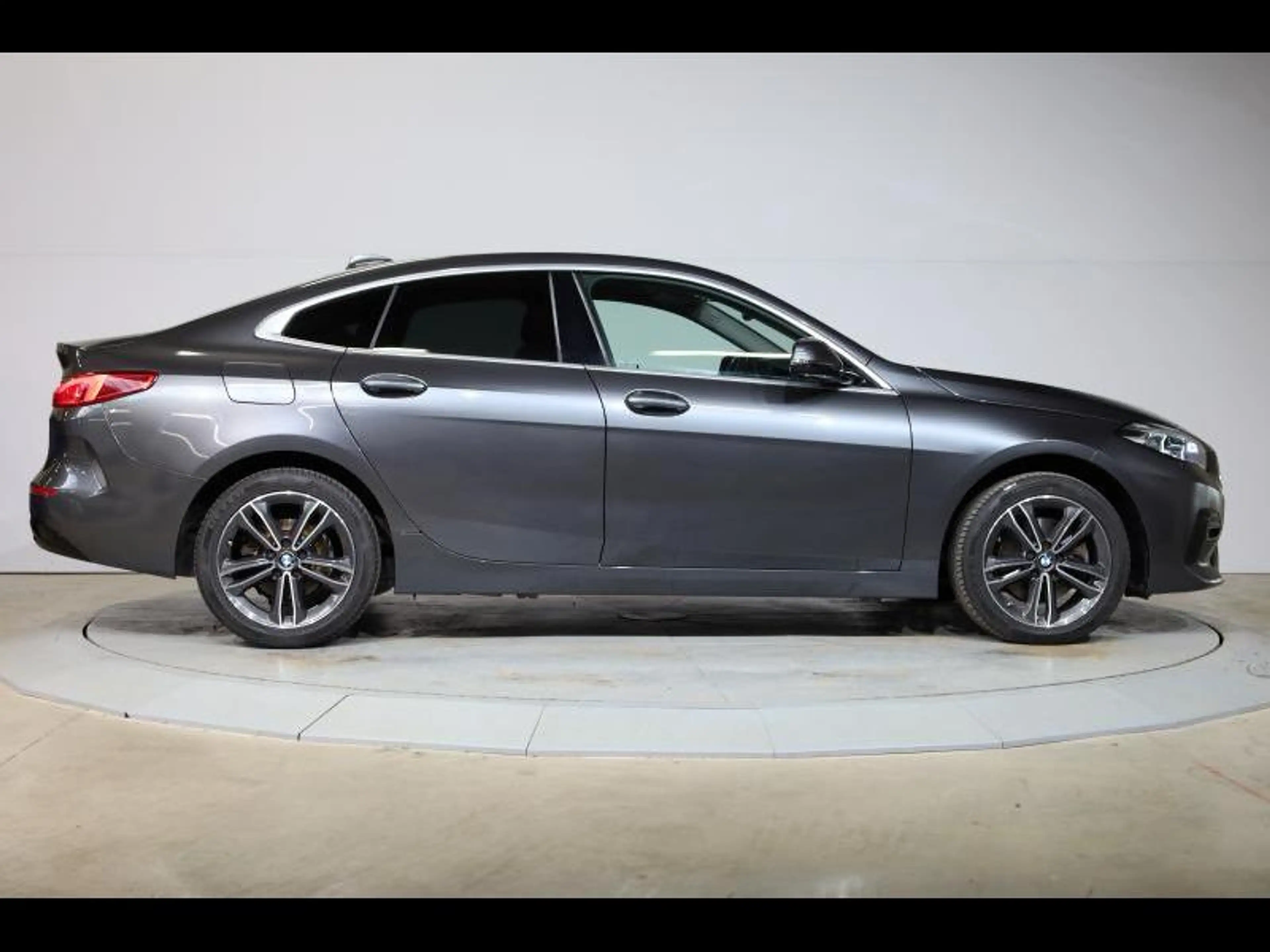 BMW 216 d Gran Coupé Sport Line — photo 3