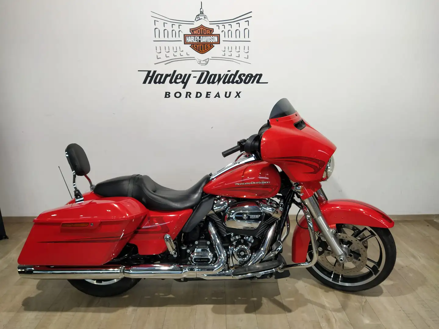 Harley-Davidson Street Glide Oranžová - 1