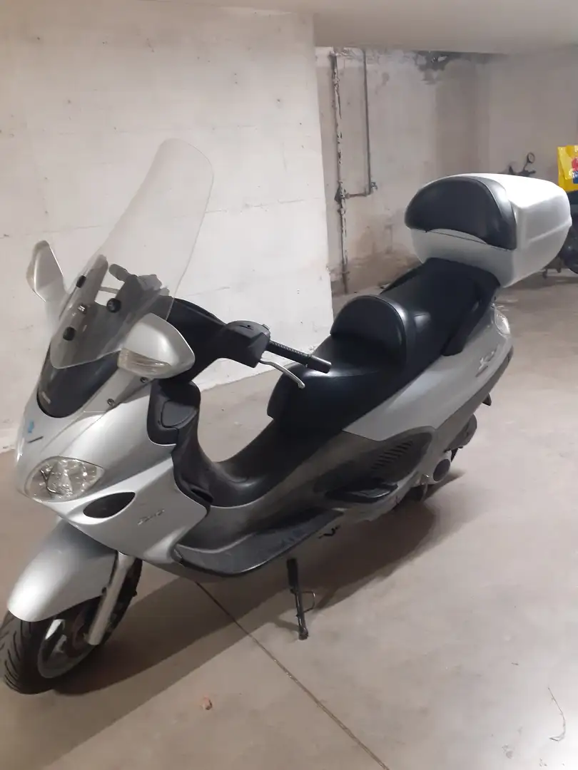 Piaggio X 9 EVOLUTION Srebrny - 1