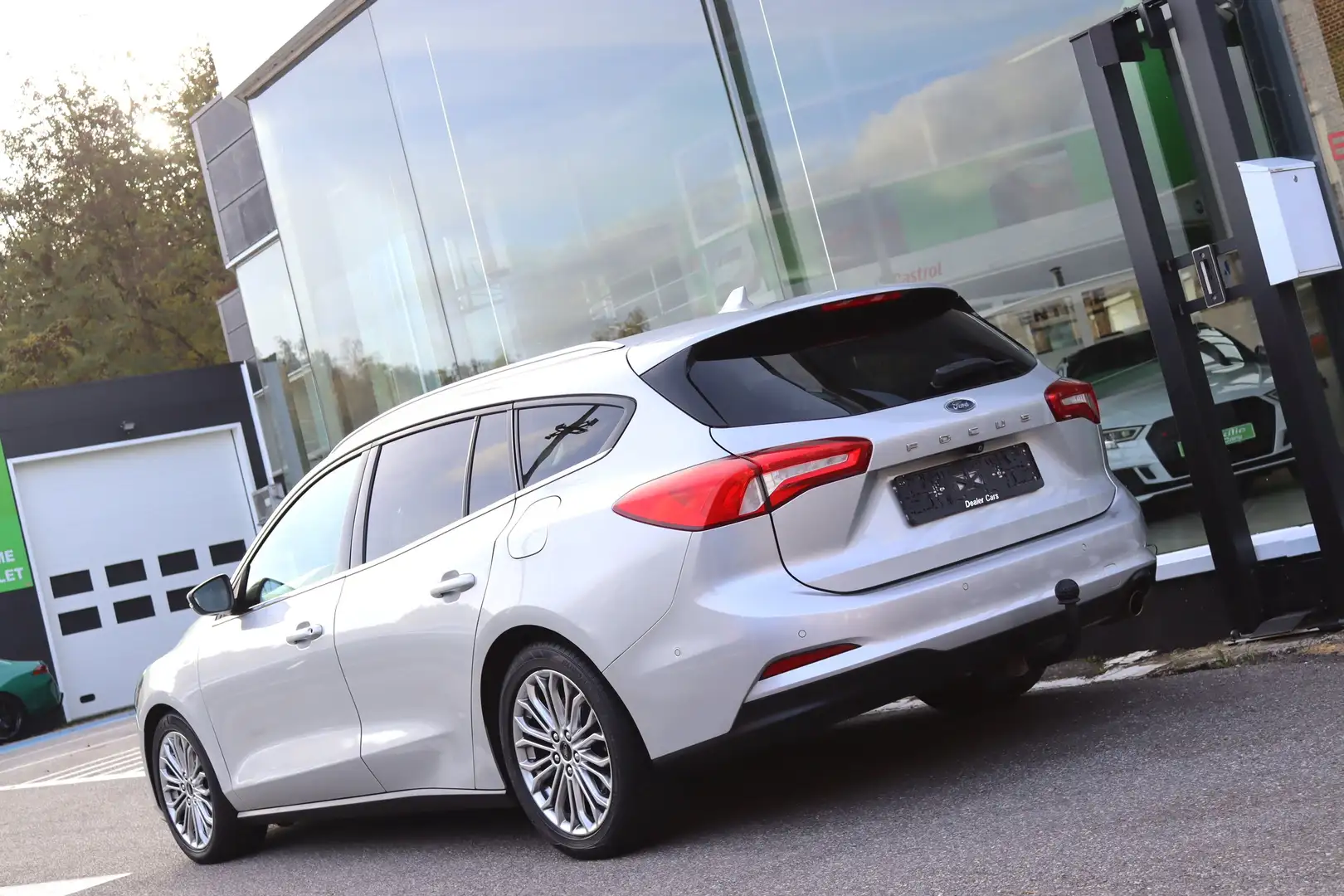 Ford Focus 1.0i 125CV BOITE AUTO GPS CAMERA XENON LED JANTE17 Argent - 2