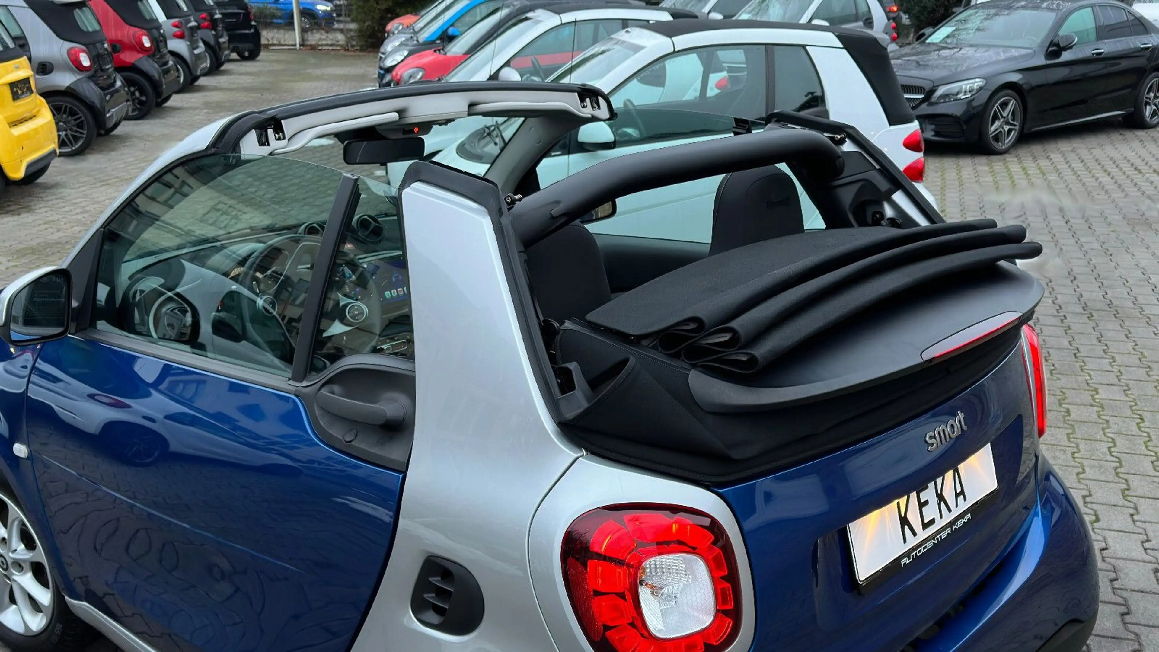smart forTwo Cabrio TURBO DCT MIDNIGHT BLUE & SILVER TOP! — photo 8