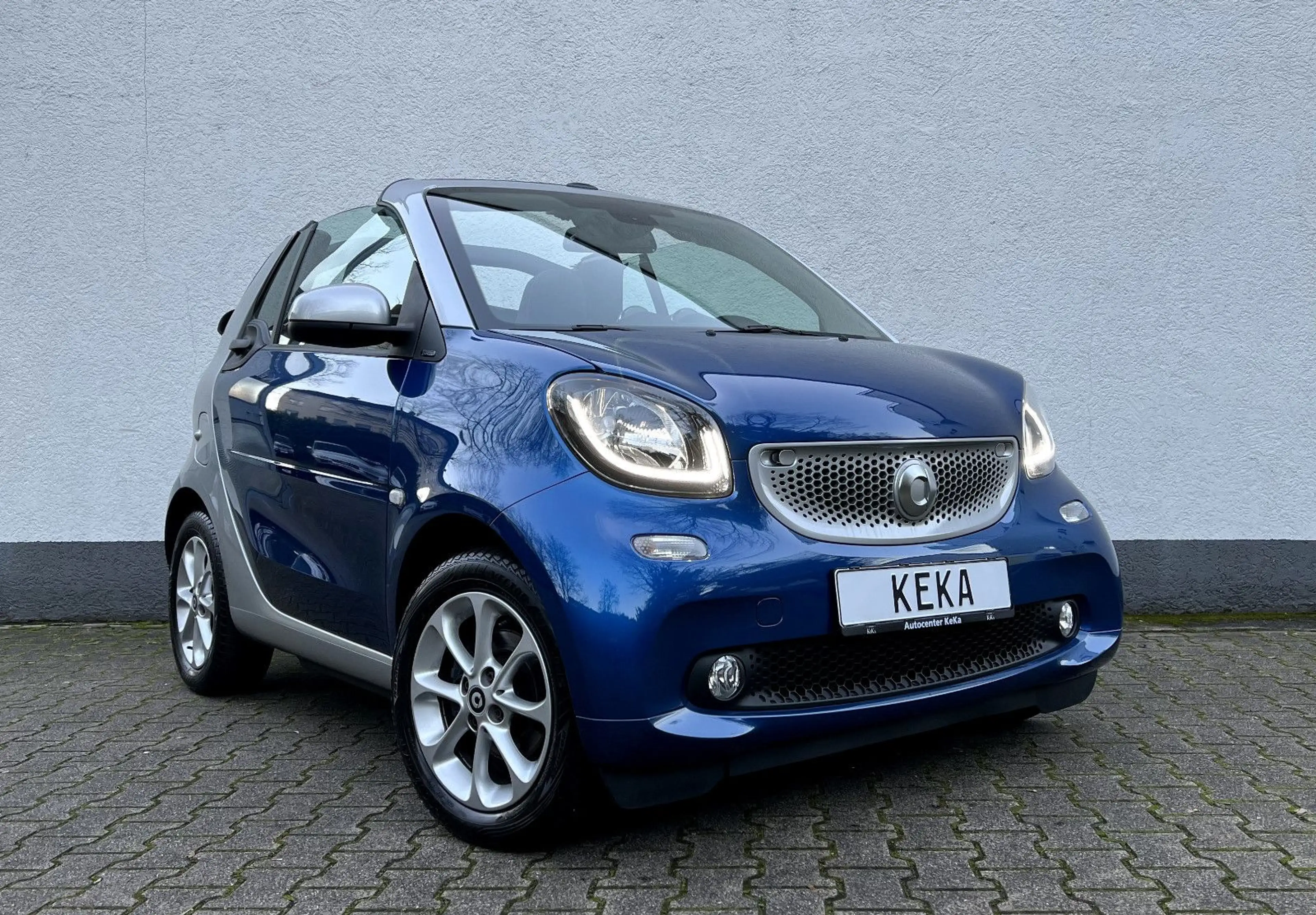 smart forTwo Cabrio TURBO DCT MIDNIGHT BLUE & SILVER TOP! — photo 6