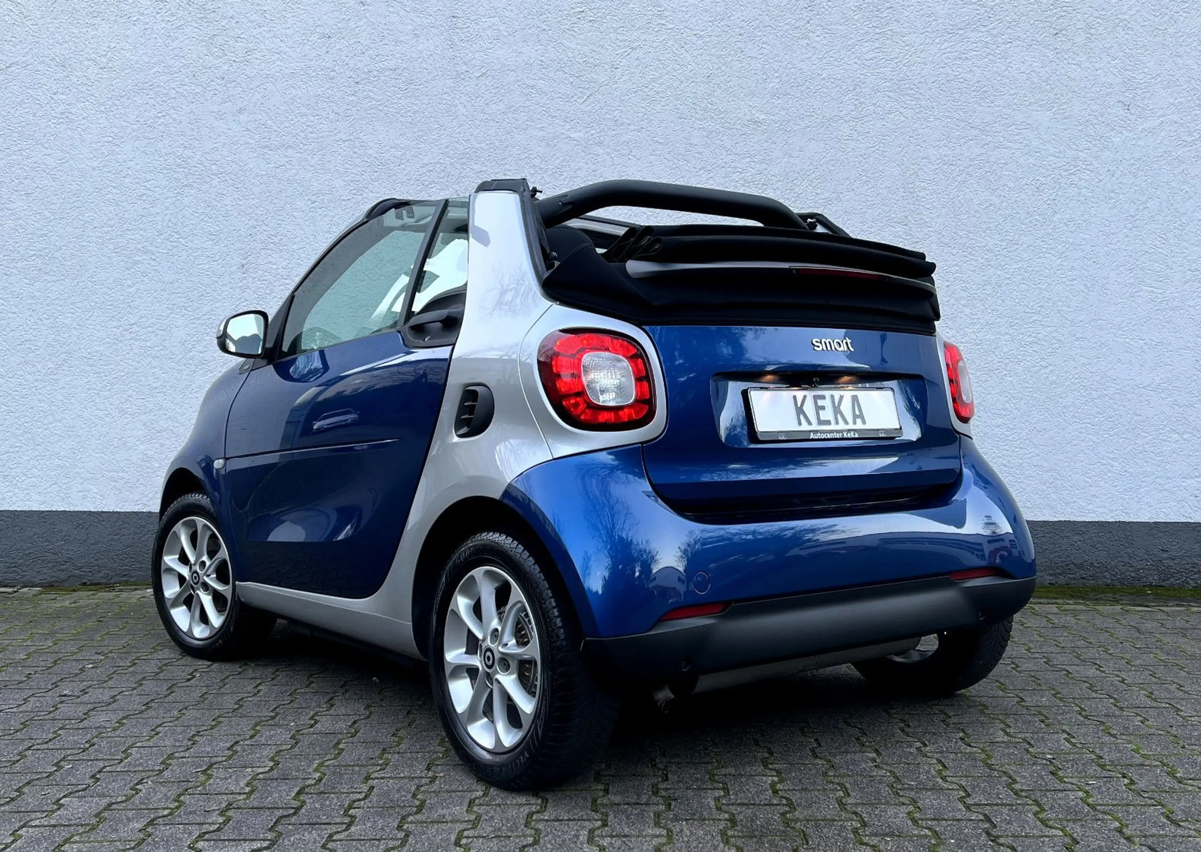 smart forTwo Cabrio TURBO DCT MIDNIGHT BLUE & SILVER TOP! — photo 7