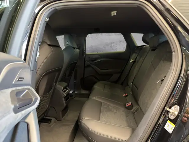 Audi A6 Avant view 10