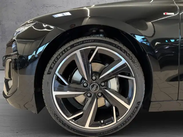 Audi A6 Avant view 4