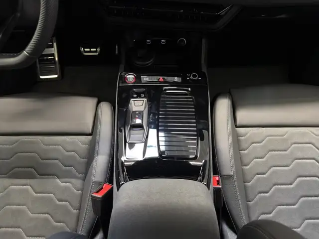 Audi A6 Avant view 13
