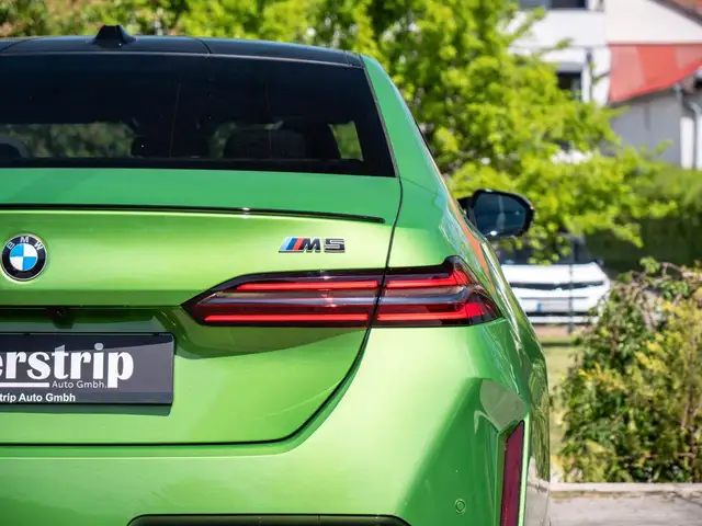 BMW M5 view 8