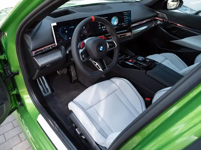 BMW M5 view 11