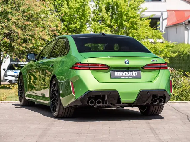BMW M5 view 4