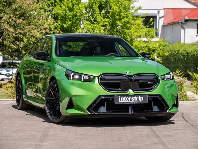 BMW M5 view 3