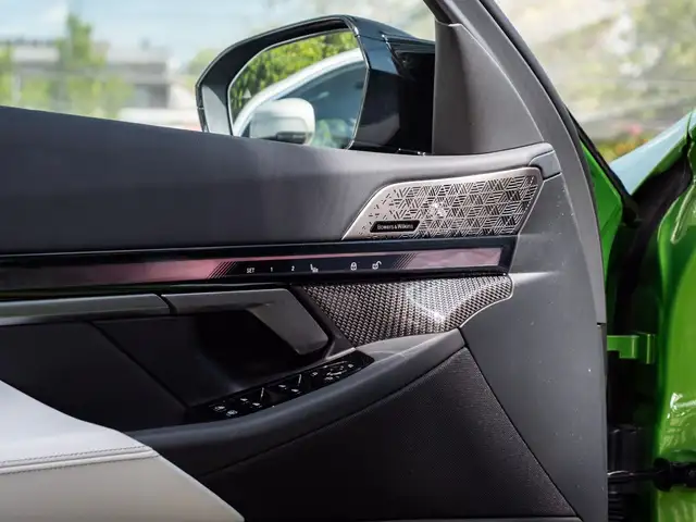 BMW M5 view 22