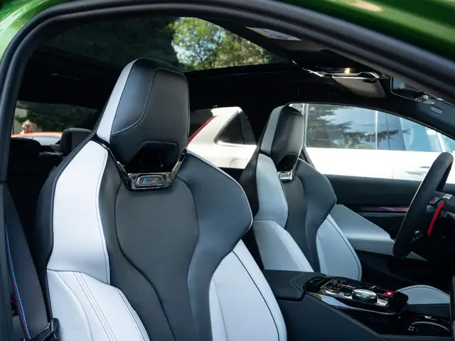 BMW M5 view 25