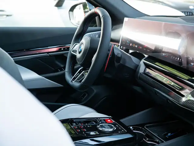 BMW M5 view 15
