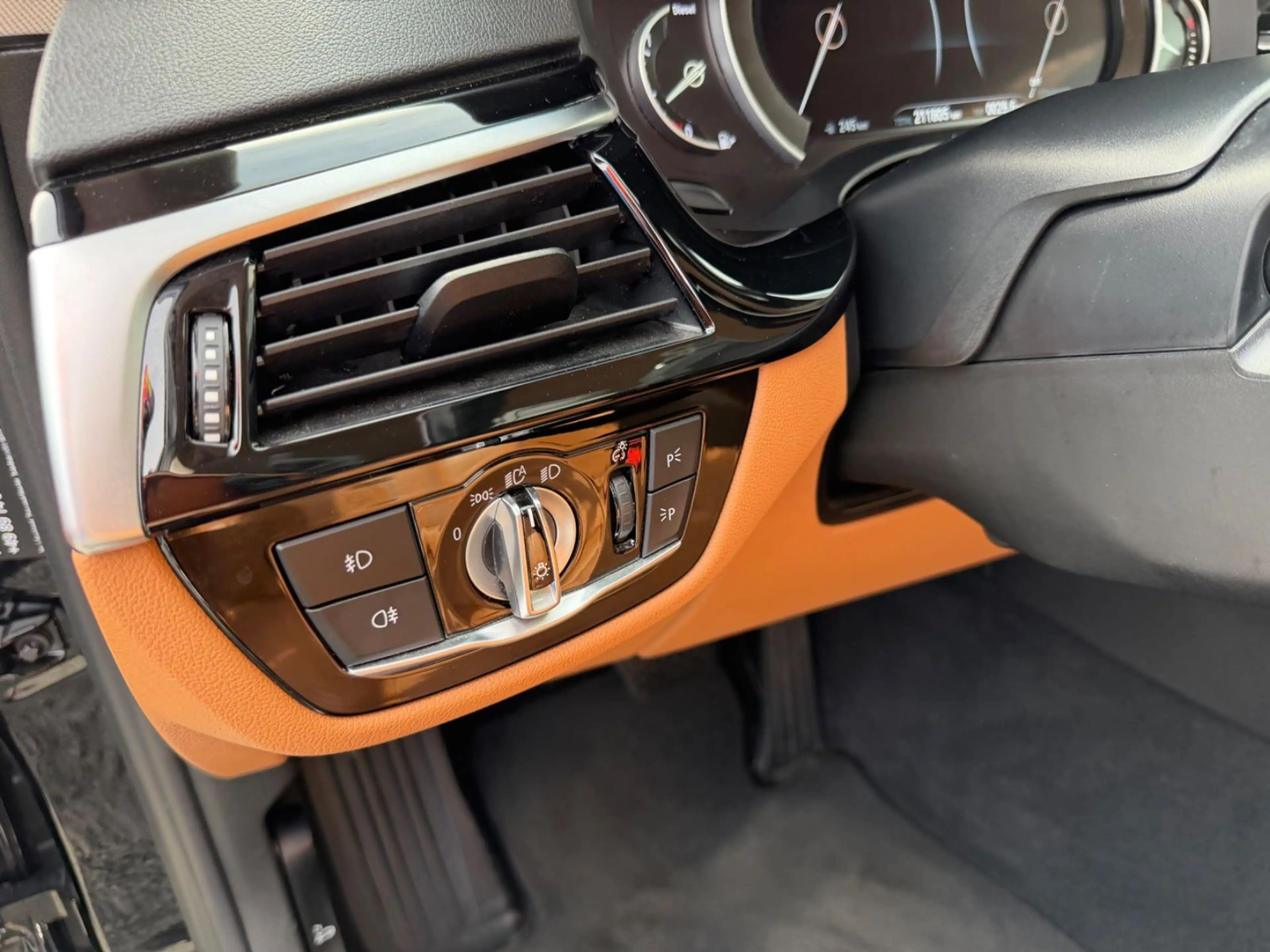 BMW 525 d Sport Line Touring - Head Up- AHK - — photo 10